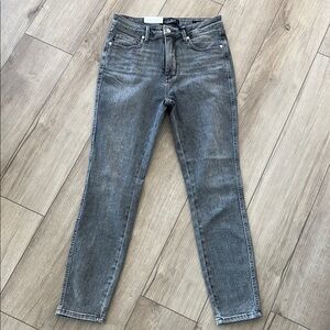 Judy Blue Gray Skinny Jeans with Sleek Design